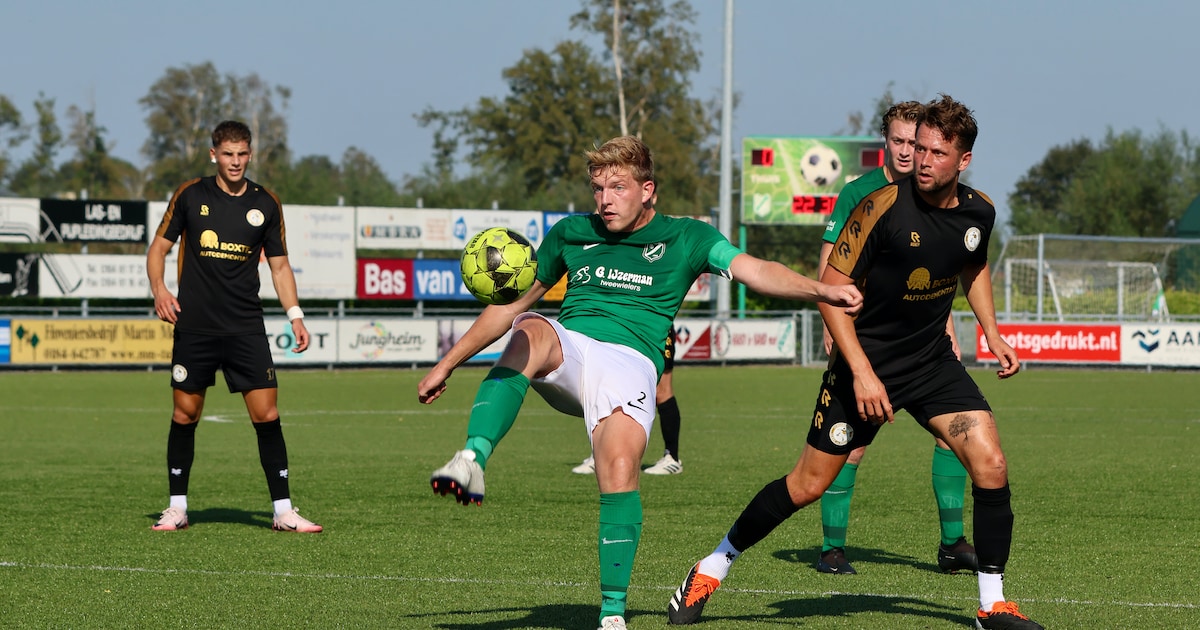 Lennart gaat twee niveaus hoger voetballen: ‘Als ik het nu niet doe, gebeurt het misschien nooit mee