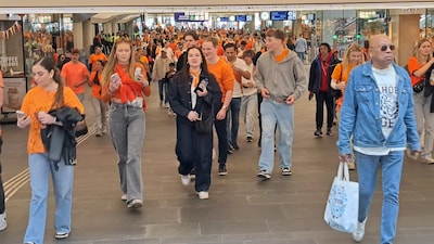 LIVE Koningsdag 2026 | Lizzy en Merel zamelen lege blikjes in, station Eindhoven Centraal kleurt al 