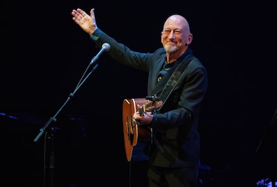 Spannend, puur en alles alleen: eerste solovoorstelling van Gerard van Maasakkers