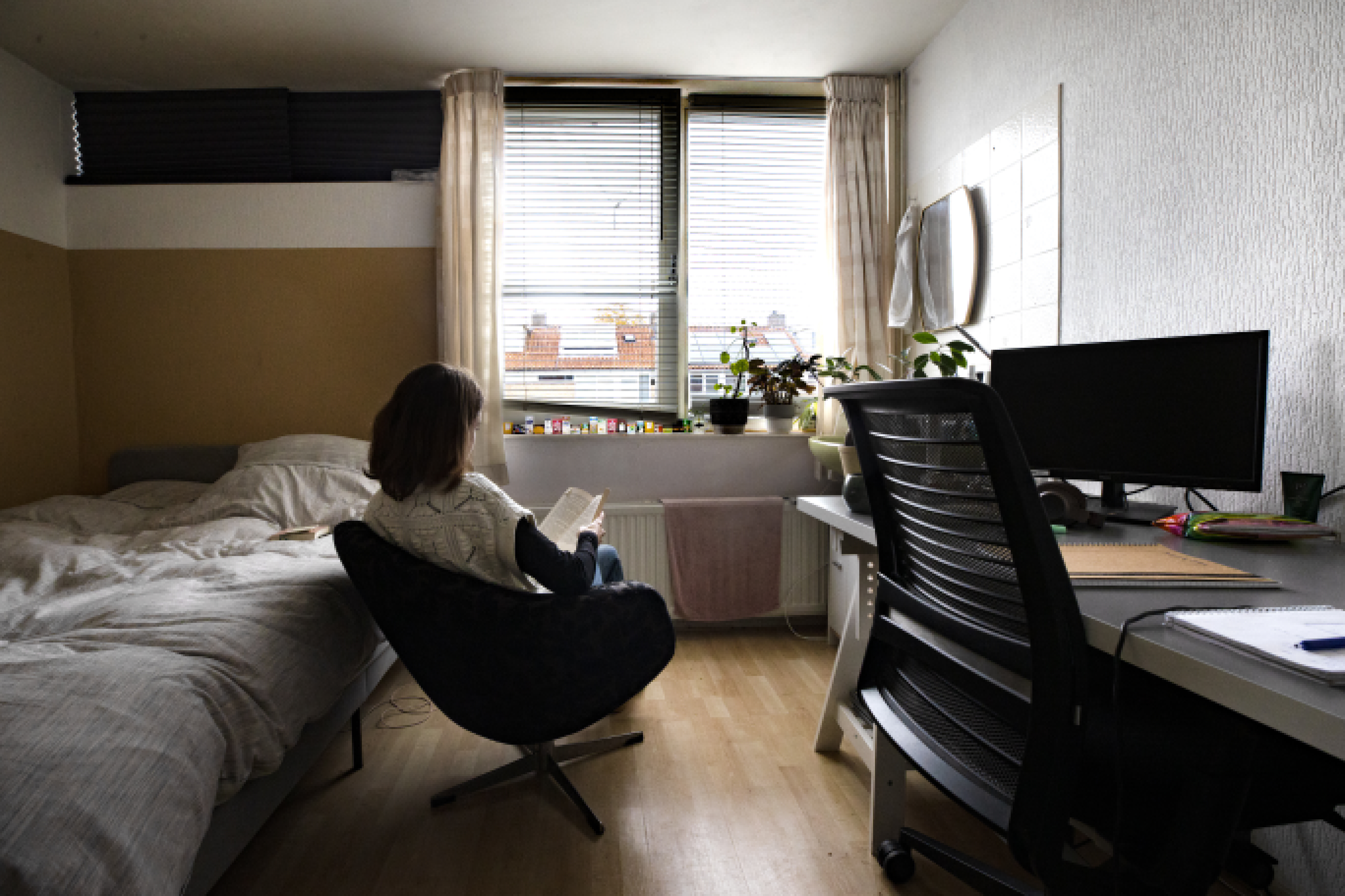 Laure (22) vlucht uit haar appartement na maandenlange angst: ‘Ik slaap amper, ben op’
