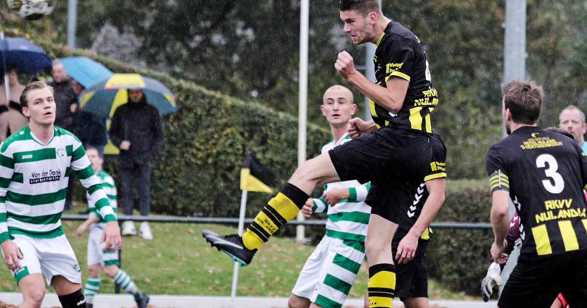 De uitslagen, doelpuntenmakers en wedstrijdverslagen van het zondagvoetbal | Foto