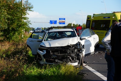Auto’s botsen op elkaar in file vlak voor afslag naar de Efteling, vier inzittenden raken gewond