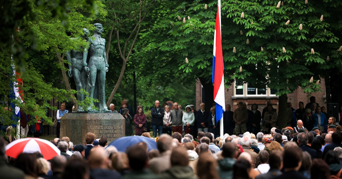 Issam uit groep 8 ontroert bij Dodenher­den­king in Den Bosch