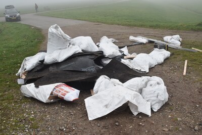 Grote hoeveelheid dakdekkersmateriaal gedumpt in Alem