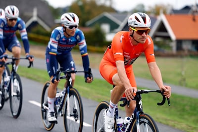 LIVE Tour of Holland | Vroege vluchters gegrepen, sprintduel tussen Olav Kooij en Tim Merlier in Dordrecht?