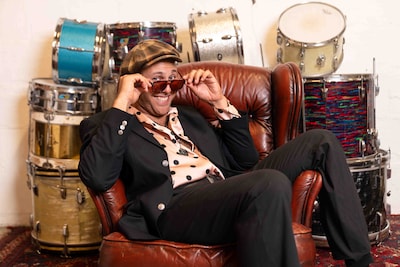 Drummen, zingen en swingen: de muzikale tijdreis van Marlon Pichel