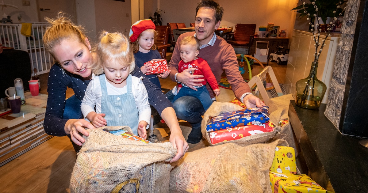 Het ‘heerlijk avondje’ houdt stand tussen de oprukkende kerstbomen ...