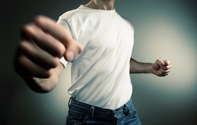 Vrijspraak voor vrouw (30) uit Eindhoven die na klappen haar ex neerstak uit noodweer