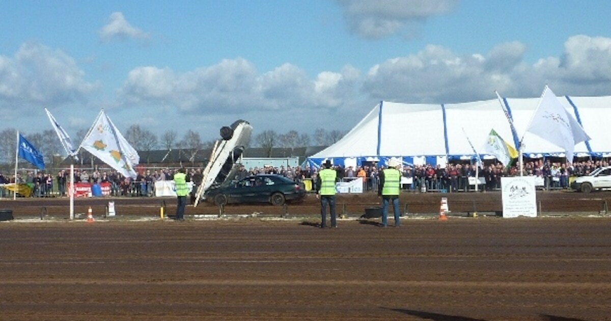 Grommende motoren in Loosbroek