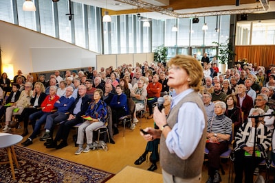 Eerste publiekslezing Brabants Dagblad bomvol lezers : ‘Dit brengt het nieuws dichterbij’