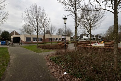 Scholen Asten-Oost bomvol door woningbouw: oude school biedt oplossing