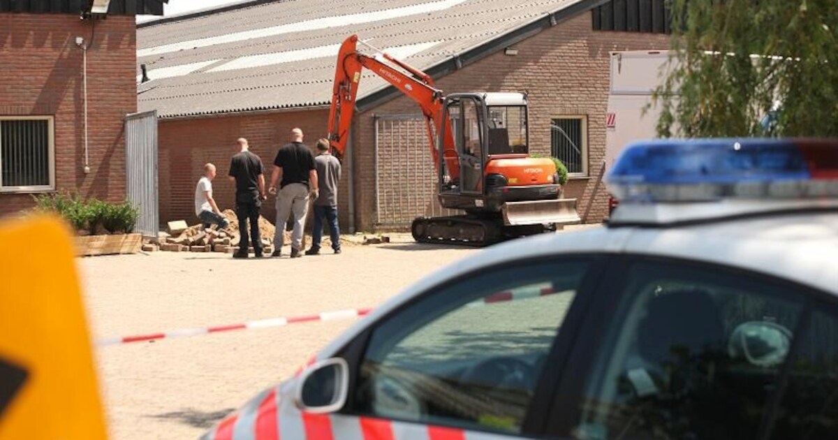 Inval politie bij manege in Hulten