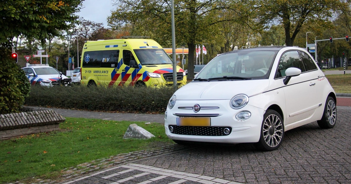 Fiets doormidden na botsing met auto in Oss.