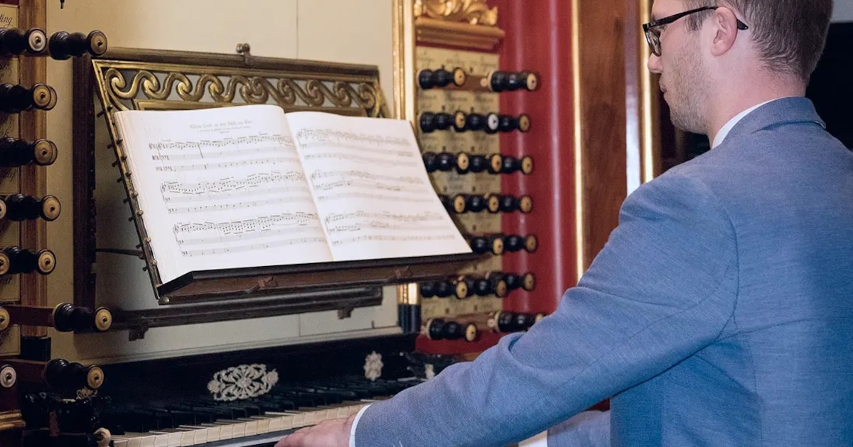 Bas Koster speelt zomerbespeling op Smitsorgel in Sint-Oedenrode
