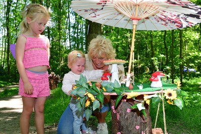 Elfjes zoeken in het Gastelse Bos: ‘Die huisjes vind ik zo mooi’