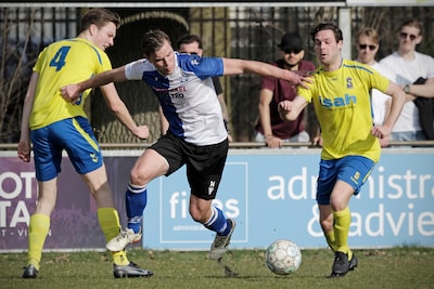 Sarto pakt overwinning door Micky van de Ven-achtige assist van Gijs Toemen: ‘Hij was wel gestolen’