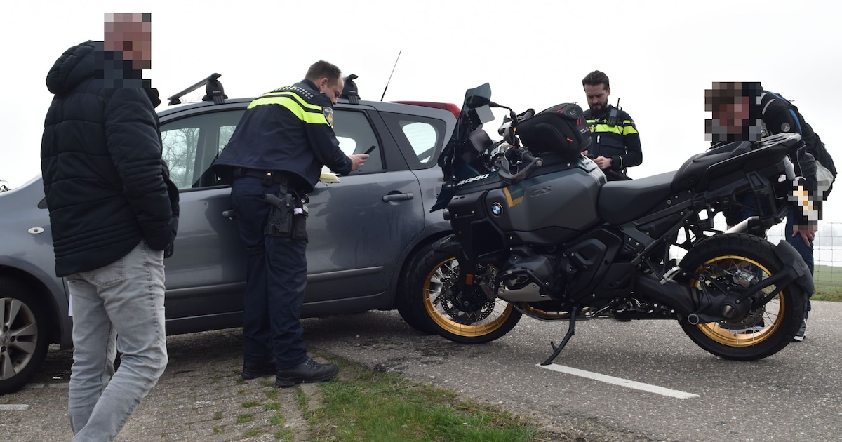 Motorrijder haalt auto in bij Aalst, maar bestuurder ziet hem niet en botst