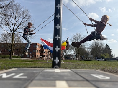 Na schaken op de grens in Baarle kan je er nu ook over schommelen: “Het lijkt iets heel eenvoudigs, 