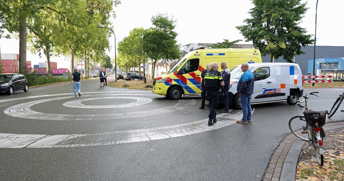 Fietsster gewond bij ongeluk in Waalwijk: harde val zorgt voor hoofdletsel.