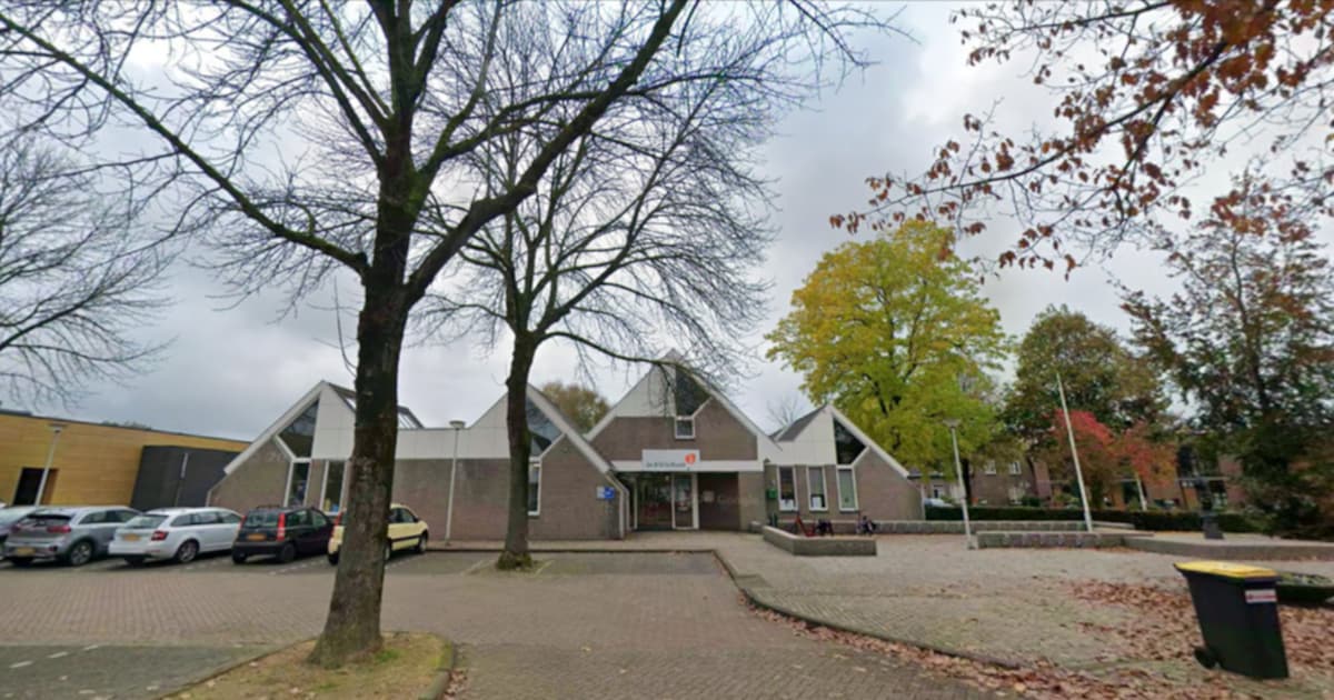 Auteur Machteld Berkelmans praat over debuutroman in bibliotheek Vlijmen