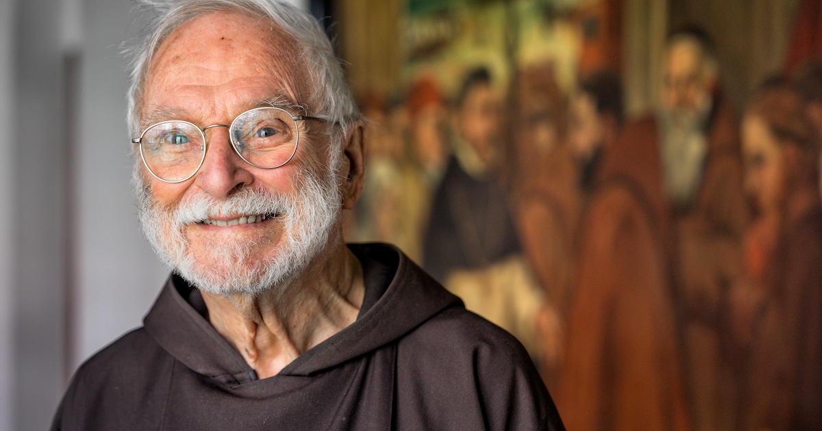 Jan Philippus (86), ‘diamanten’ priester: ‘Offers gebracht, er veel ...