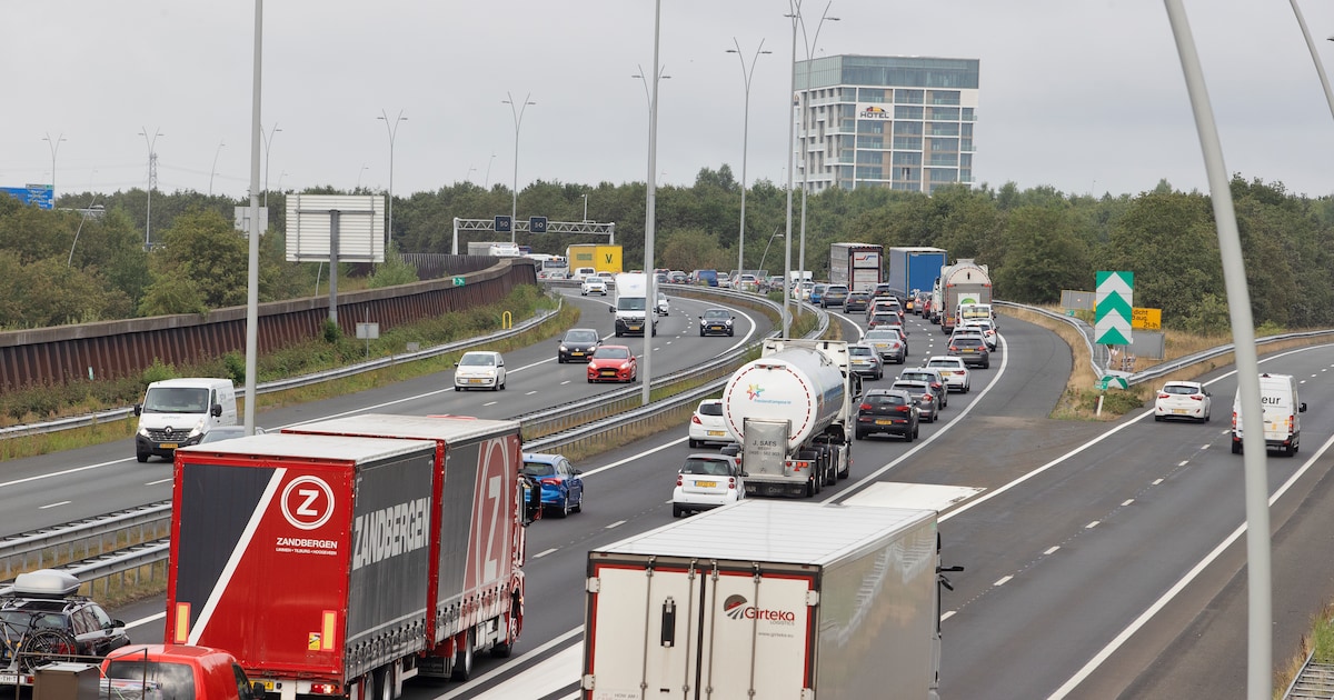 LIVE Files in Brabant | Grote file door ongeluk bij Maarheeze, slecht wegdek zorgt voor problemen op