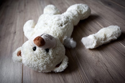 Moeder voorkomt maar net dat buurman haar dochter (3) verkracht nadat hij haar drogeerde met 'vies snoepje'