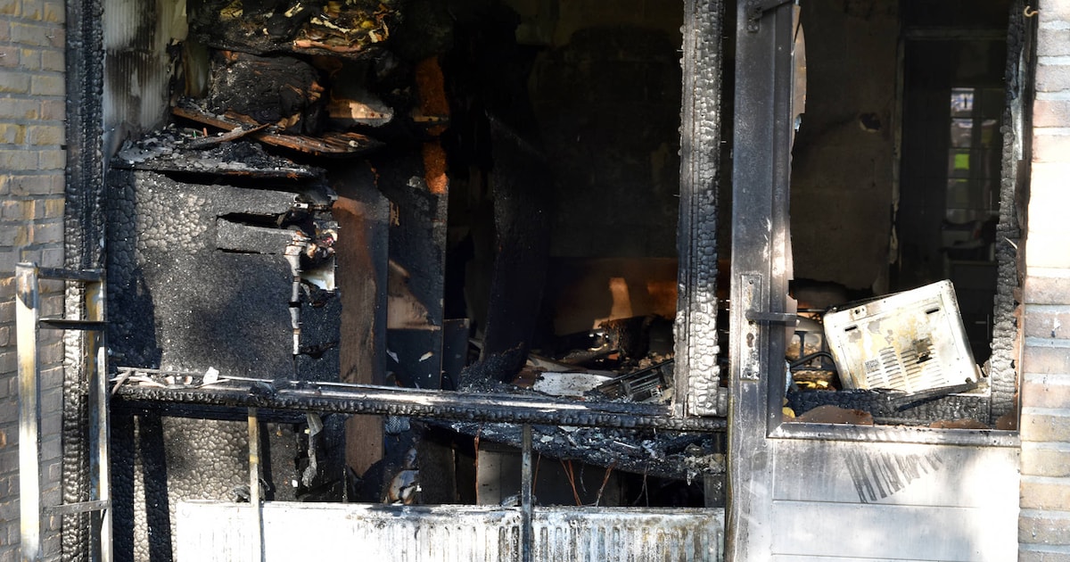 Brand in appartement in Woudrichem: bewoners halsoverkop geëvacueerd, woning zwaar beschadigd