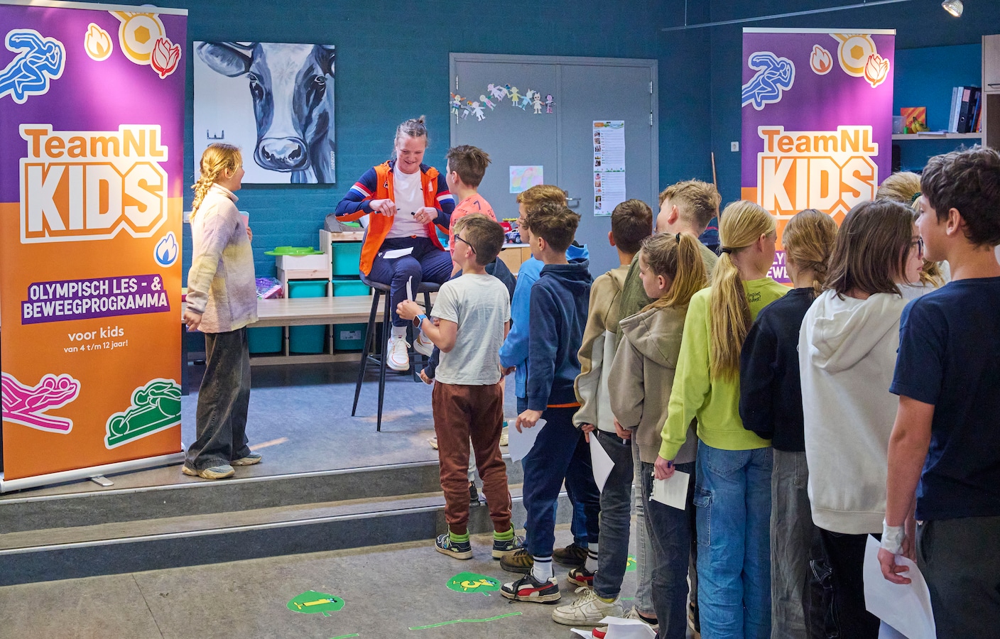 Judoheldin Sanne van Dijke terug op haar oude basisschool: kinderen ...