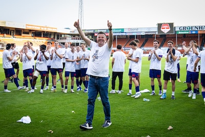Eerst moest hij ‘oprotten’, nu wordt Willem II-trainer John Stegeman bedankt: ‘Het is een wilde rit geweest’