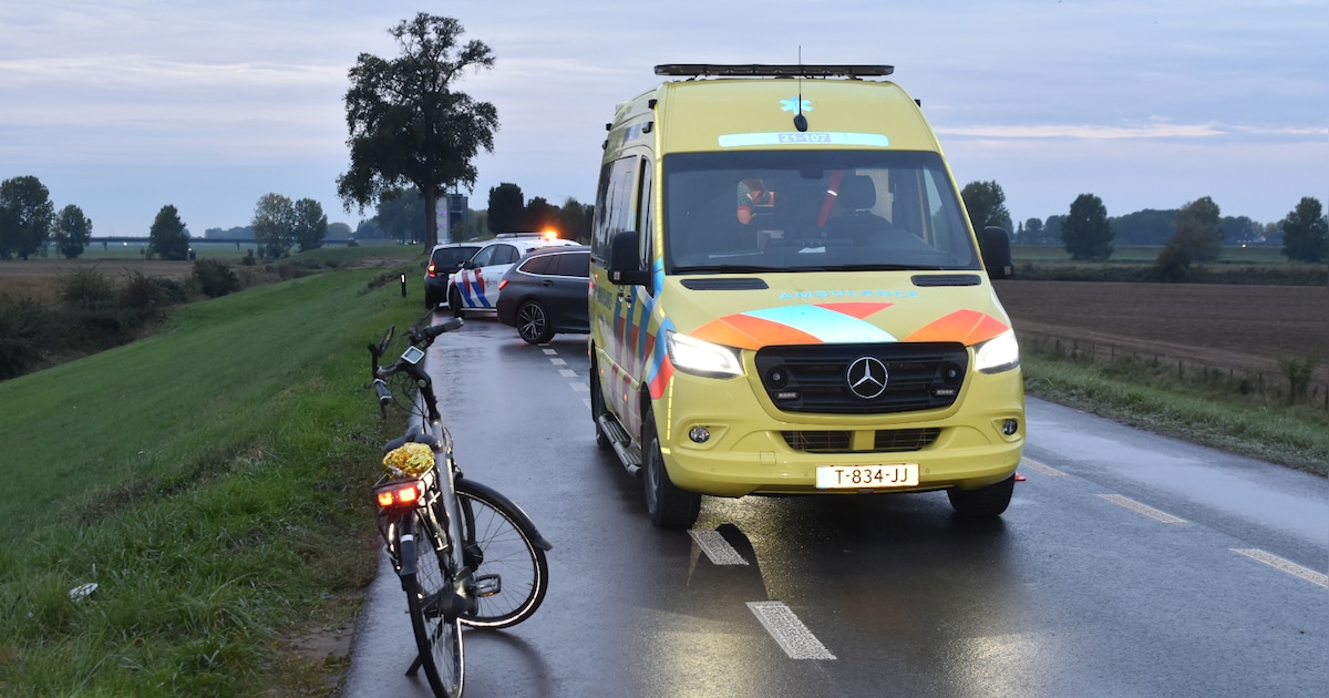 Fietser gewond na aanrijding op beruchte dijk bij Nederhemert.