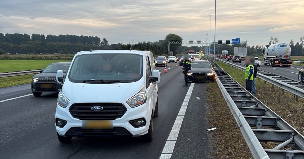Flinke file op A27 door ongeluk bij Werkendam, chauffeurs bijna uur langer onderweg van Hank naar Gorinchem.