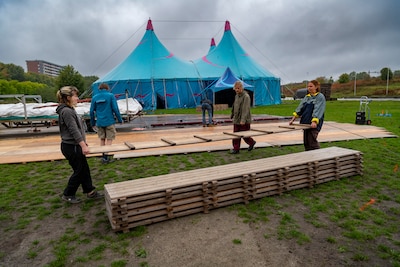 Van tent Blauw tot Bacchus: zo wordt Festival Circolo in het Spoorpark opgebouwd