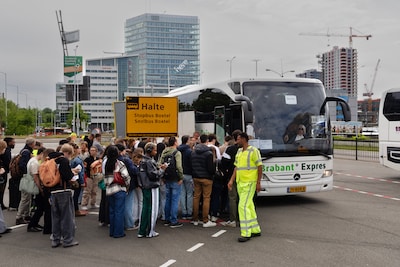 ‘Geen trein van en naar Eindhoven? Dat wisten we niet, maar iedereen is behulpzaam’
