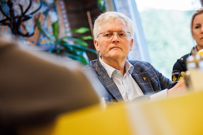 ‘Ik trek je kop eraf’: jaarlijks worden bestuurders en ambtenaren in Tilburg honderden keren bedreigd, gemeente trekt een harde lijn