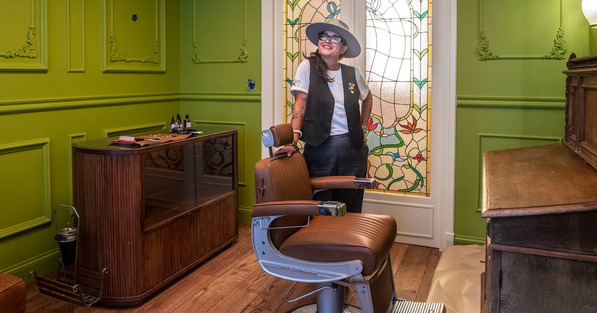 Elles opent barbershop in Hilvarenbeek en vervult jeugddroom: ‘Ook dames welkom voor een opscheertje
