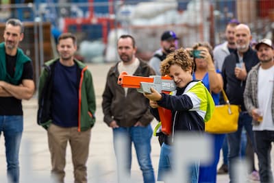 K3 in een roze volwassen jasje en schieten op een eend: Strijp-S trekt alles uit de kast
