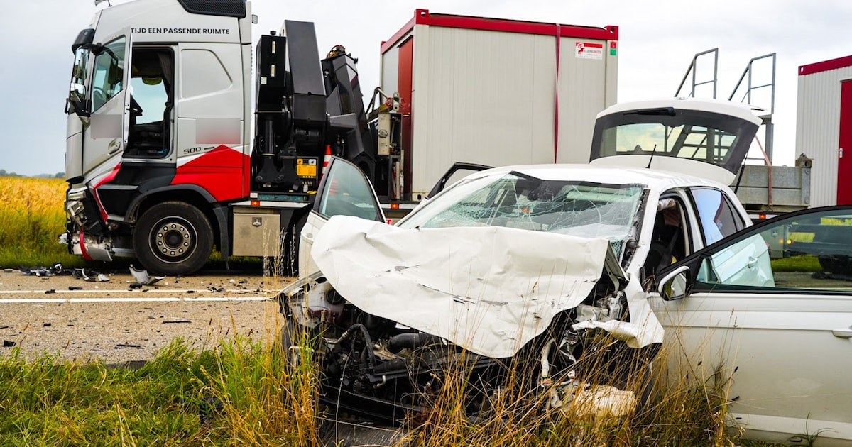 Automobiliste gereanimeerd na ernstig ongeluk met vrachtwagen op N283 bij Meeuwen.