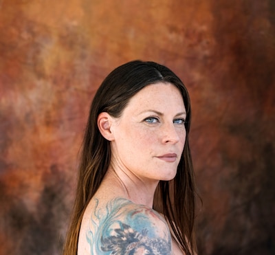 Floor Jansen zingt tussen de paarden in de Brabanthallen