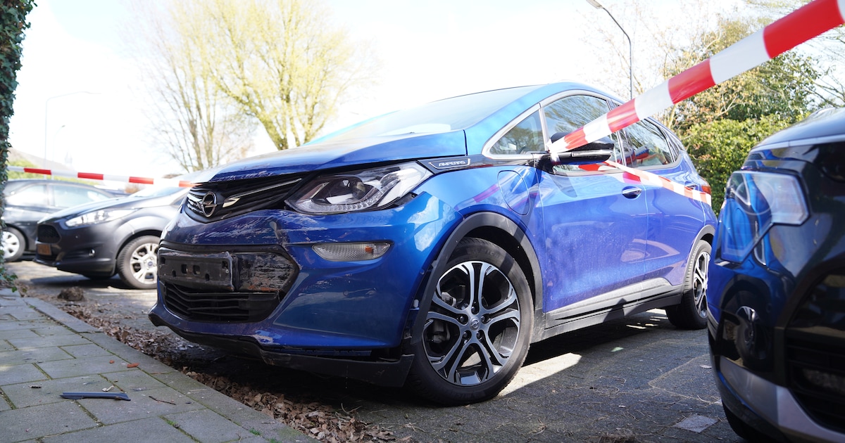 Vrouw rijdt tegen gevel van het Gezondheidscentrum Hoge Vliert in Vught