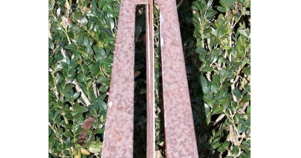 Zes meter hoge obelisk verrijst begin 2015 in Natuurpark Boscheind bij Lennisheuvel