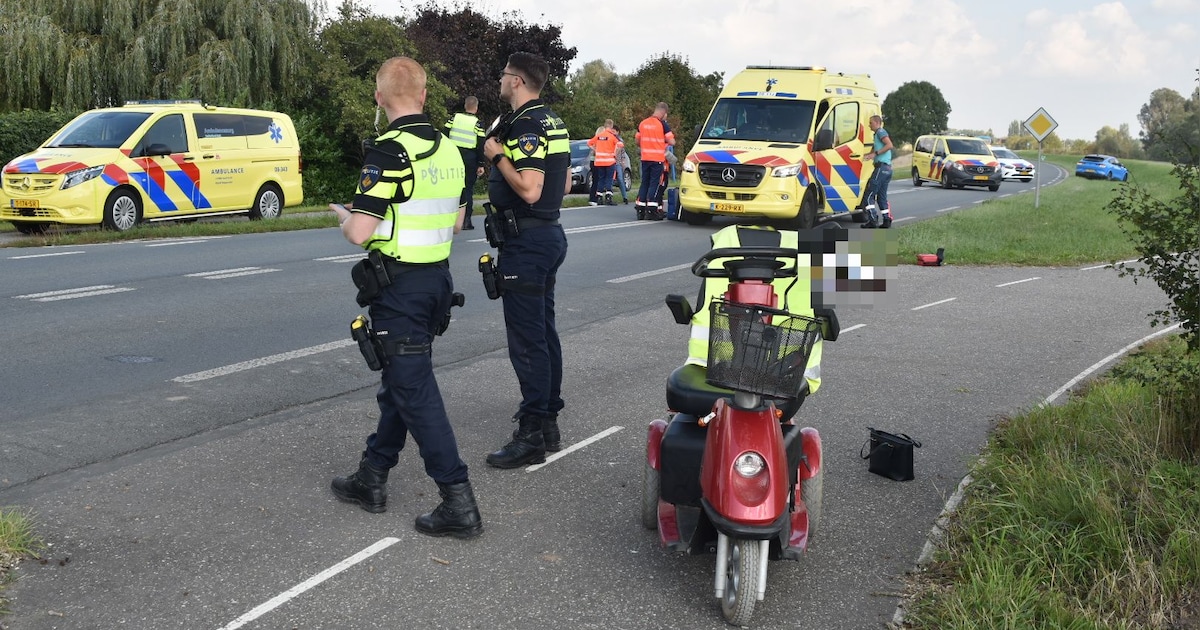 Man op scootmobiel zwaargewond na aanrijding in Heerewaarden traumahelikopter rukt uit.