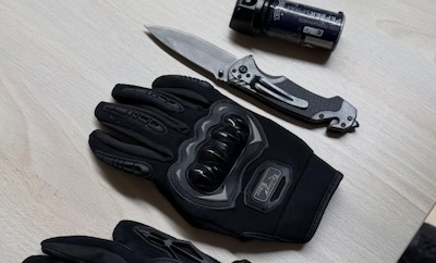 Mes, pepperspray en vuurwerk in kluisjes middelbare scholen Oirschot en Best, scholieren naar bureau