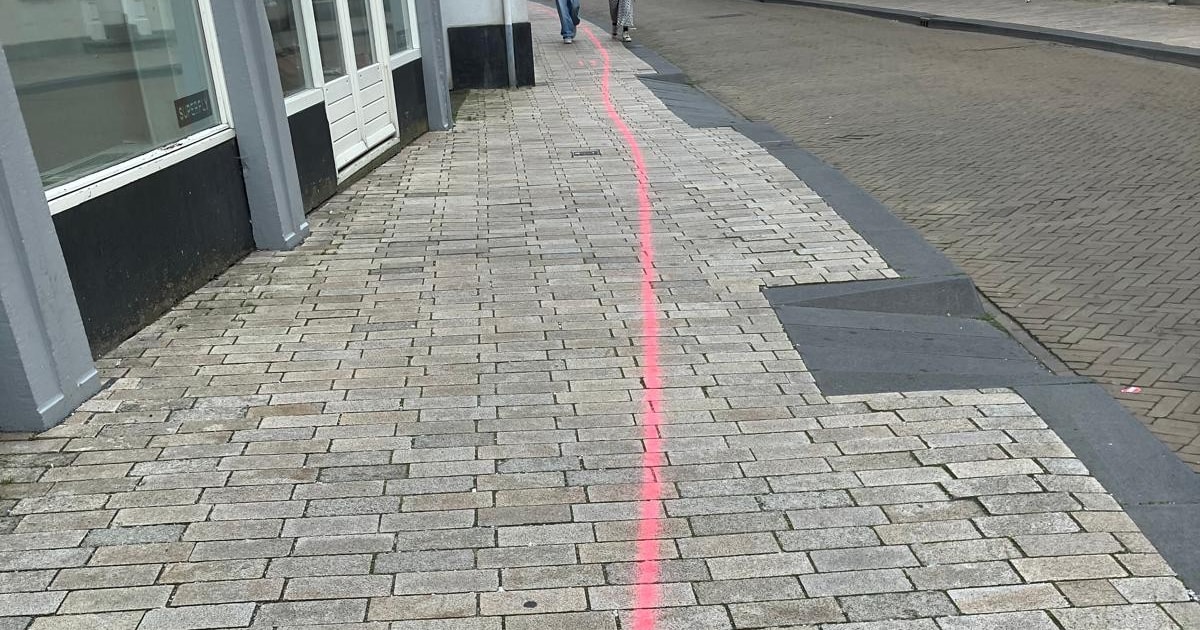 Roze lijn in Tilburg die een rode lijn moet voorstellen ‘vervaagt ...
