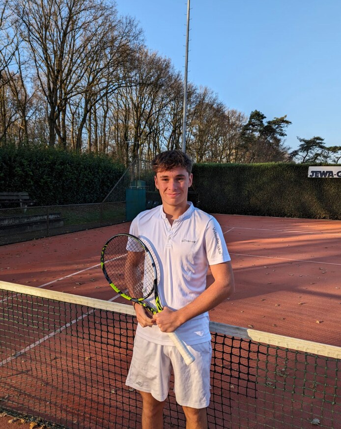 16-jarig tennistalent maakt zich na NK op voor profloopbaan: ‘2024 zal ...