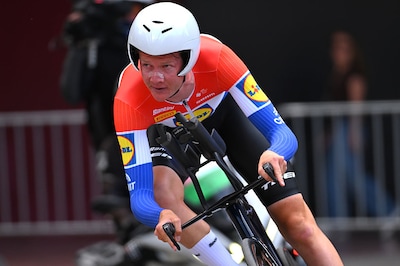 LIVE Tour of Holland | Favoriet Hoole  bijt tanden stuk op tijd van Australische ploeggenoot in Den Haag
