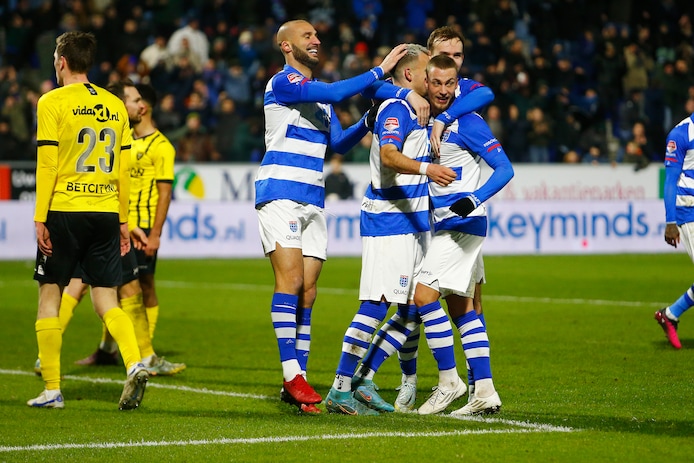 PEC Zwolle viert de goal.