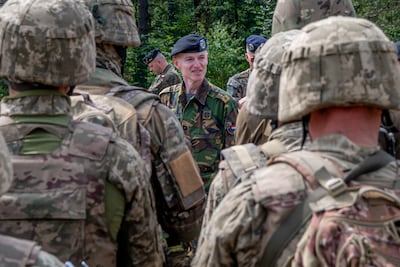 Michiel van der Laan uit Best adviseert Europa over veiligheid en spreekt met Oekraïense militairen;