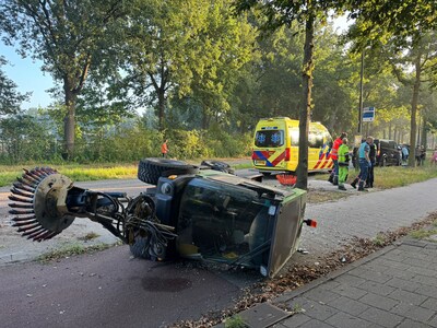 Grasmaaier botst met bestelbus in Gemert: één gewonde