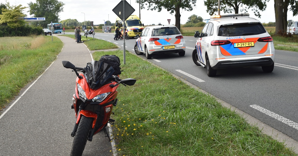 Fietsster gewond na aanrijding met motor in Heerewaarden